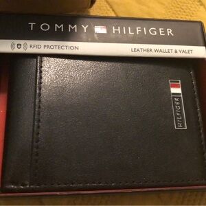 Brand New, Tommy Hilfiger leather wallet